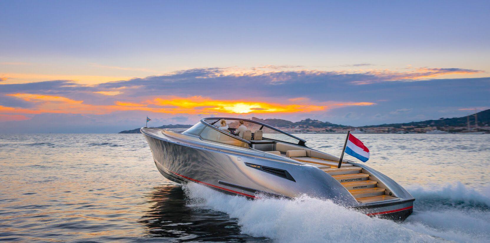 Zonsondergang per boot