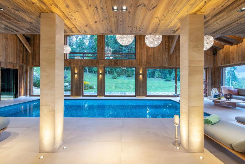 Sauna, stoomcabine en hot tub in het chalet nabij Megève